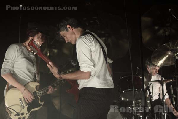 BLONDE REDHEAD - 2010-09-16 - PARIS - Le Bataclan - Kazu Makino - Simone Pace - Amedeo Pace